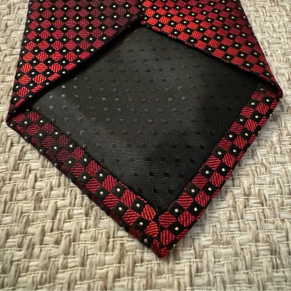 Pierre Cardin Red and Black Geometric Ombre 100% Silk Men's Tie‎